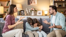 ¿Qué aprenden tus hijos al ver cómo tratas a tu pareja?