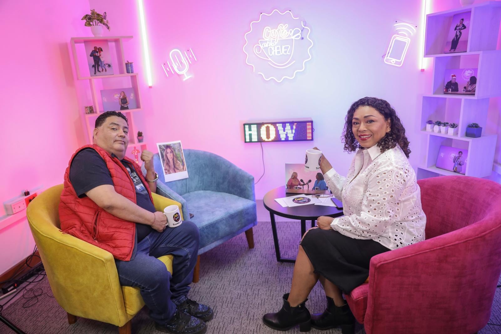 Alfredo Benavides en el Café con la Chevez