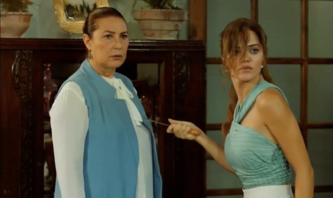 Züleyha y Hünkar en una escena de Tierra amarga (Foto: Tims & B Productions)