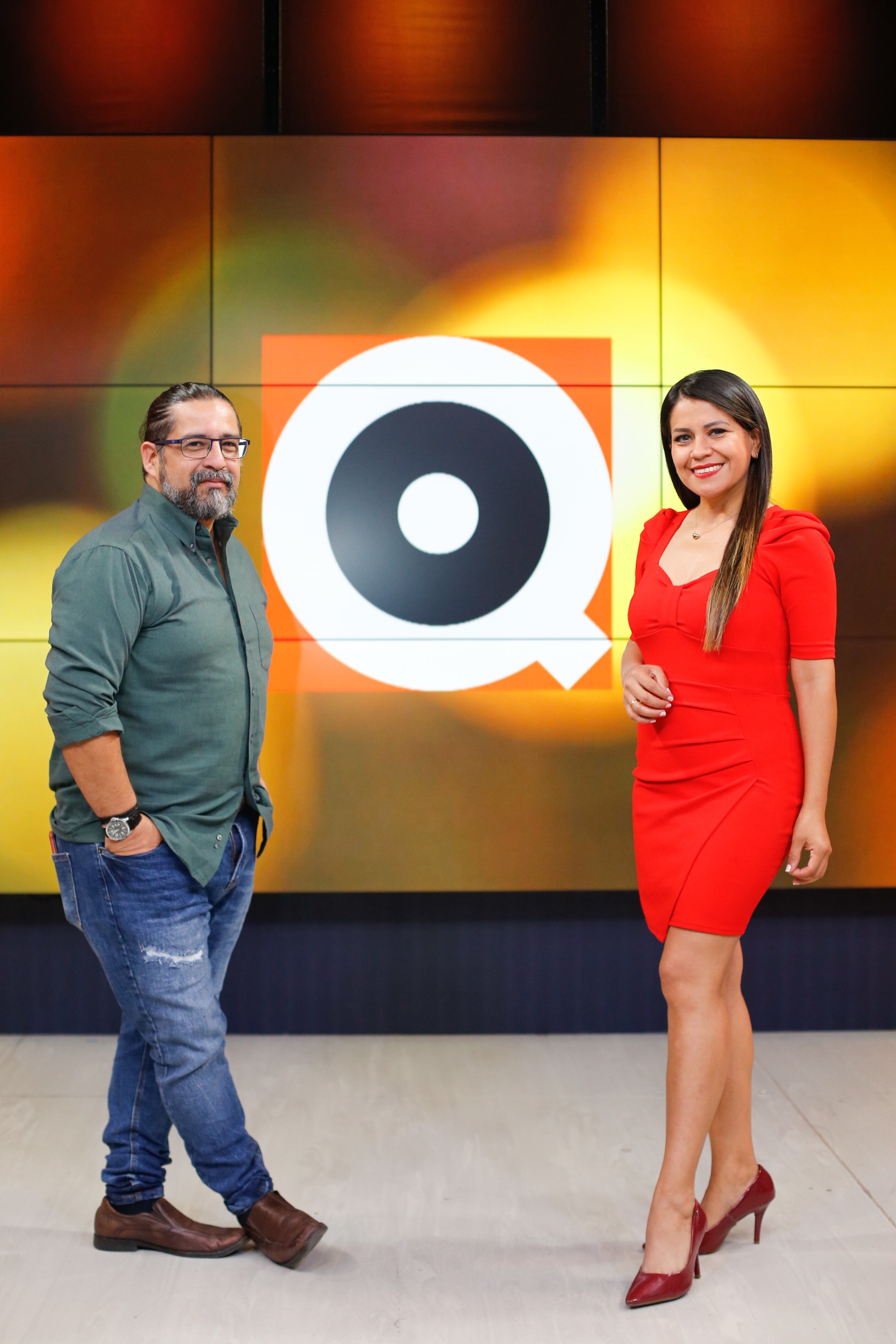 Gastón Gaviola conduce 'Qué está pasando' junto con Romy Huamaní. Foto: Violeta Ayasta / @photo.gec