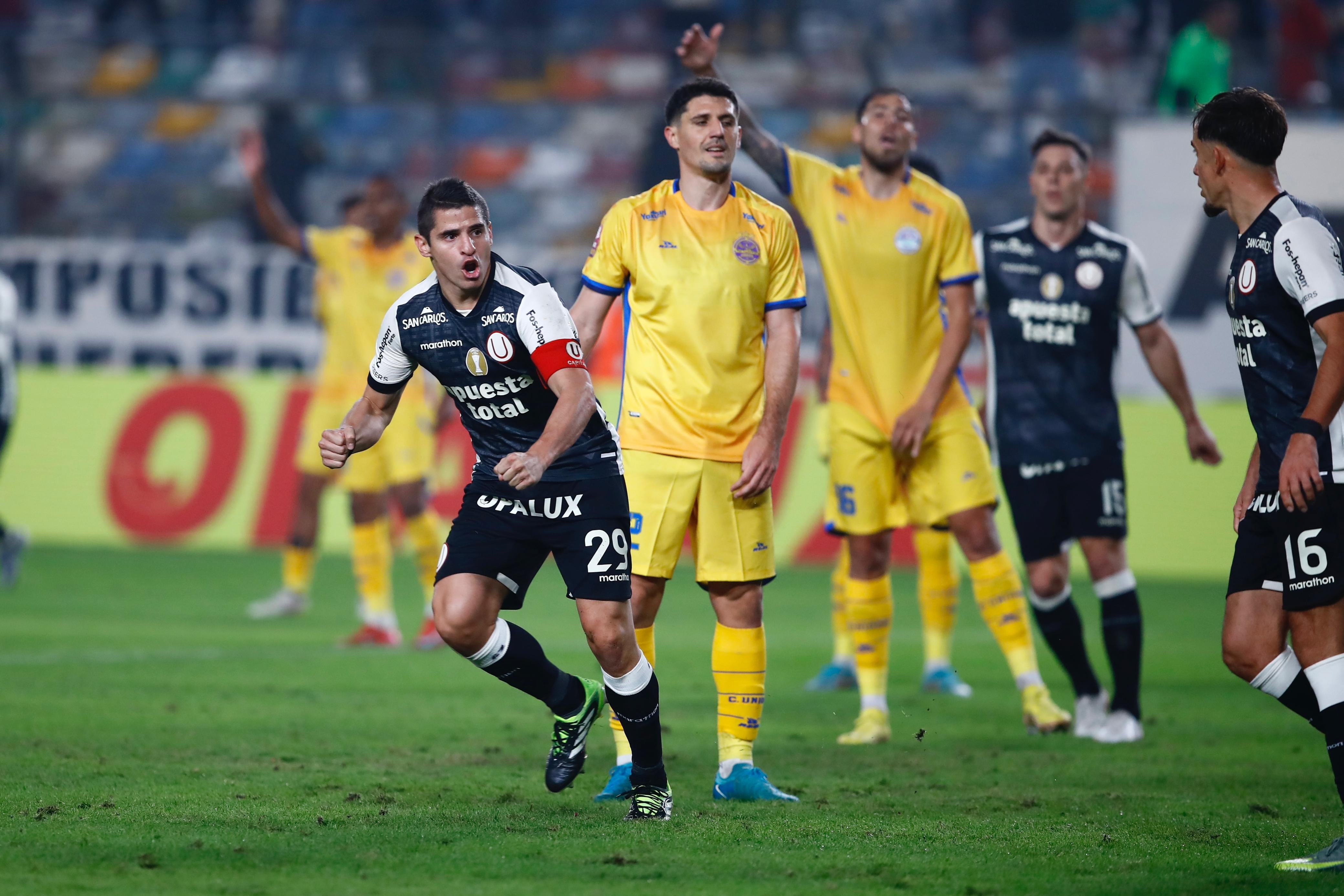 Aldo Corzo marcó el primero de Universitario ante Comerciantes Unidos. (Foto: Fernando Sangama / @photo.gec)