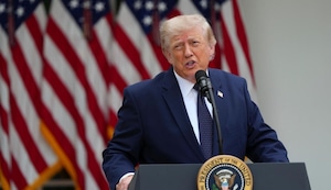 Polémica por decisión de la FIFA de anular roja a Folarin Balogun, tras llamada de Donald Trump