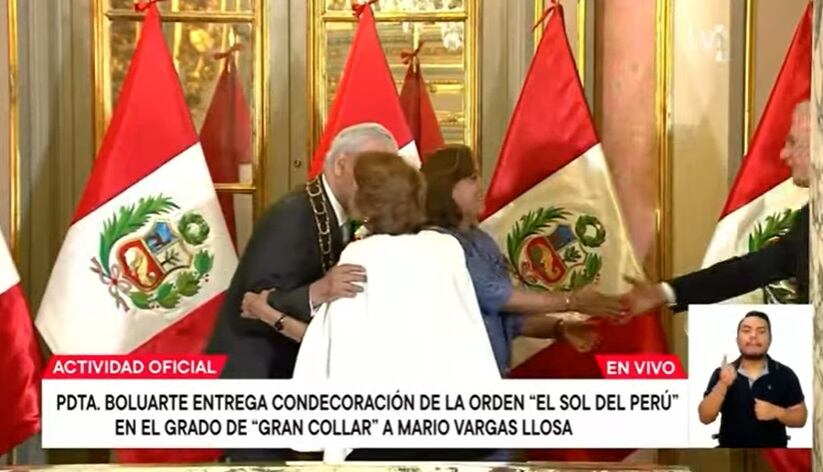 Patricia Llosa asistió a la condecoración que recibió MVLL en el Palacio de Gobierno. (Foto: Captura TV Perú)
