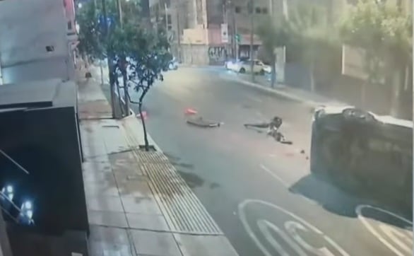 Accidente en Lince fue registrado por las cámaras de seguridad. (Tv Perú)