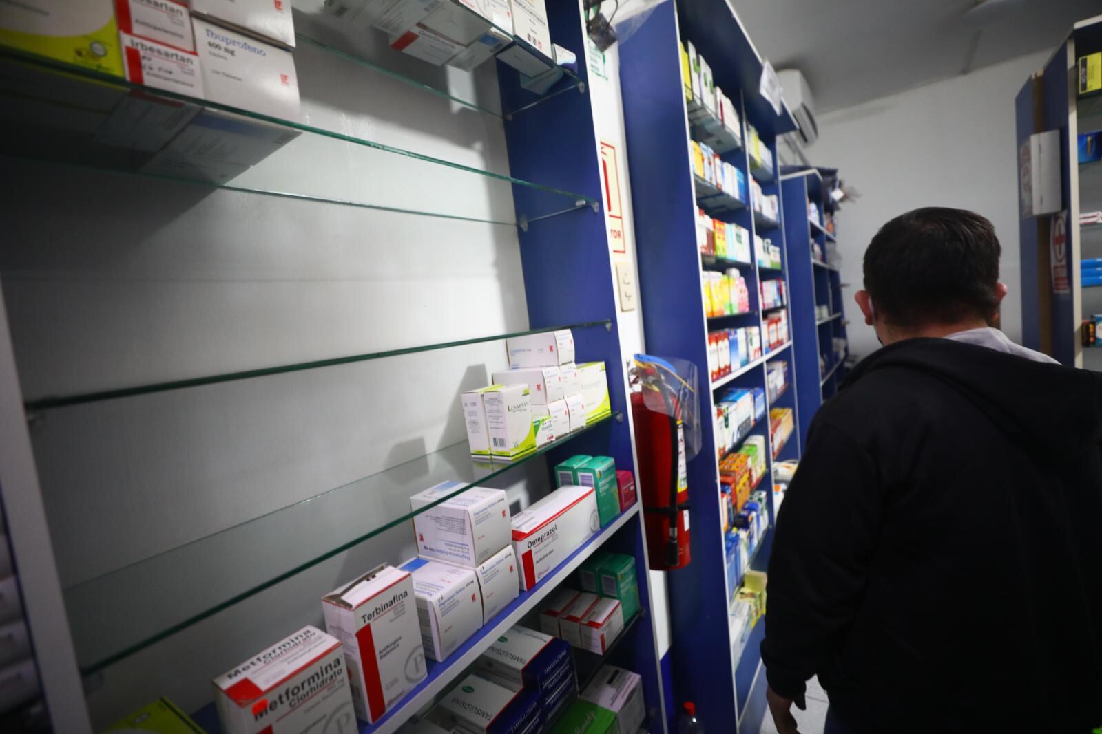 Algunos estantes quedaron vacíos. | Foto: Gonzalo Córdova