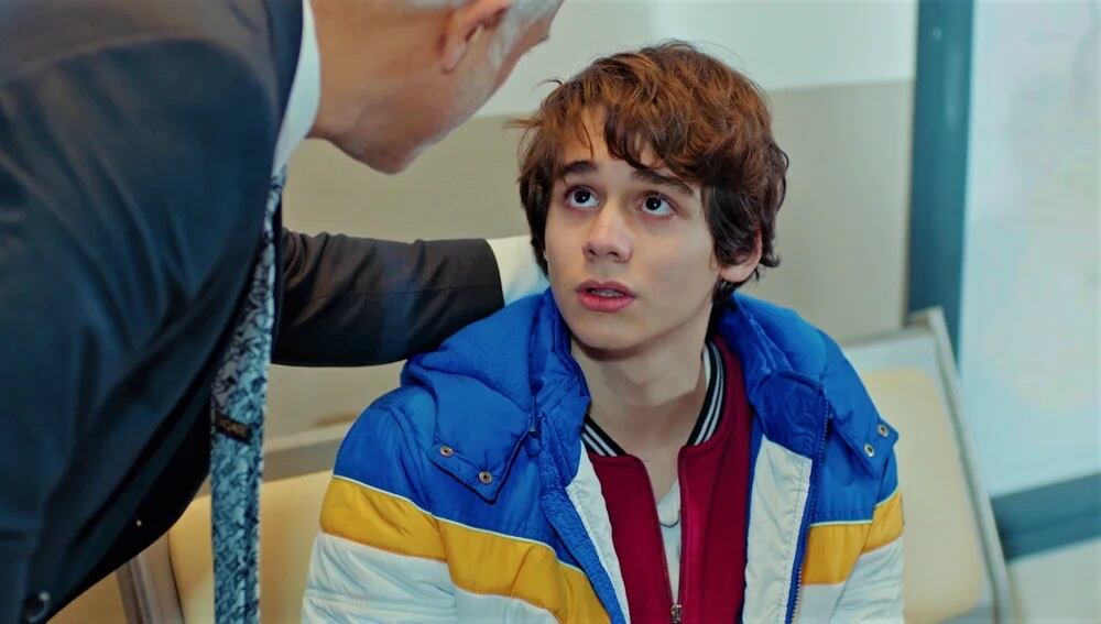 Halit quiere que su chófer asuma la culpa del accidente que provocó su hijo (Foto: Med Yapim)