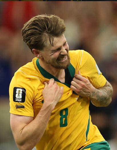 Connor Metcalfe celebra el segundo tanto en la victoria de Australia. (@socceros)