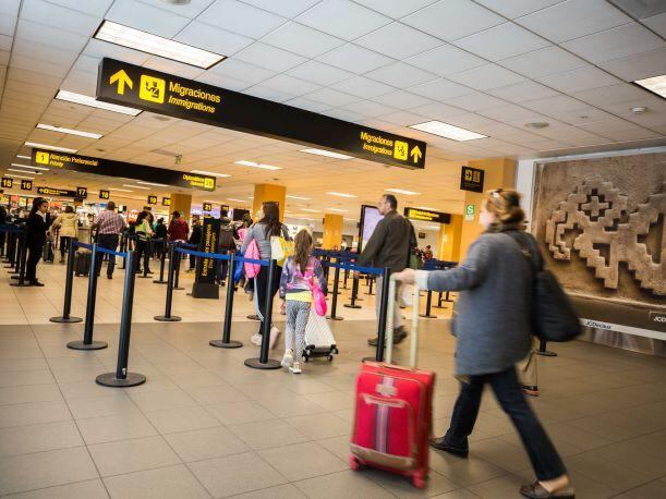 Migraciones también brindó recomendaciones para evitar inconvenientes por viajes de fin de año o promoción. (Foto: Migraciones)