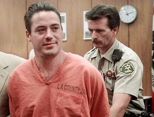 Robert Downey Jr en la corte de Los Ángeles en 1999, fue sentenciado a pasar 3 años en la cárcel (Foto: AP)
