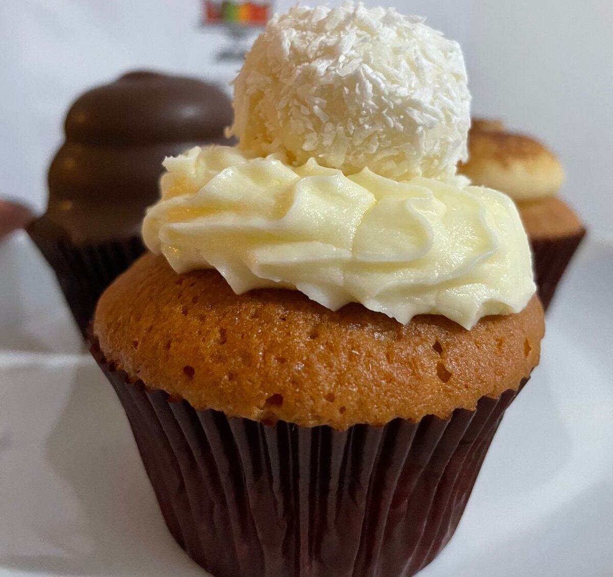 Cupcake con trufa de pisco. (Foto: Sugarlab Pastelería Creativa)