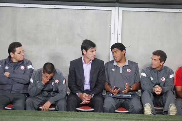 Juan Pajuelo como parte del comando tecnico de Oscar Ibáñez en Universitario (Foto: GEC)