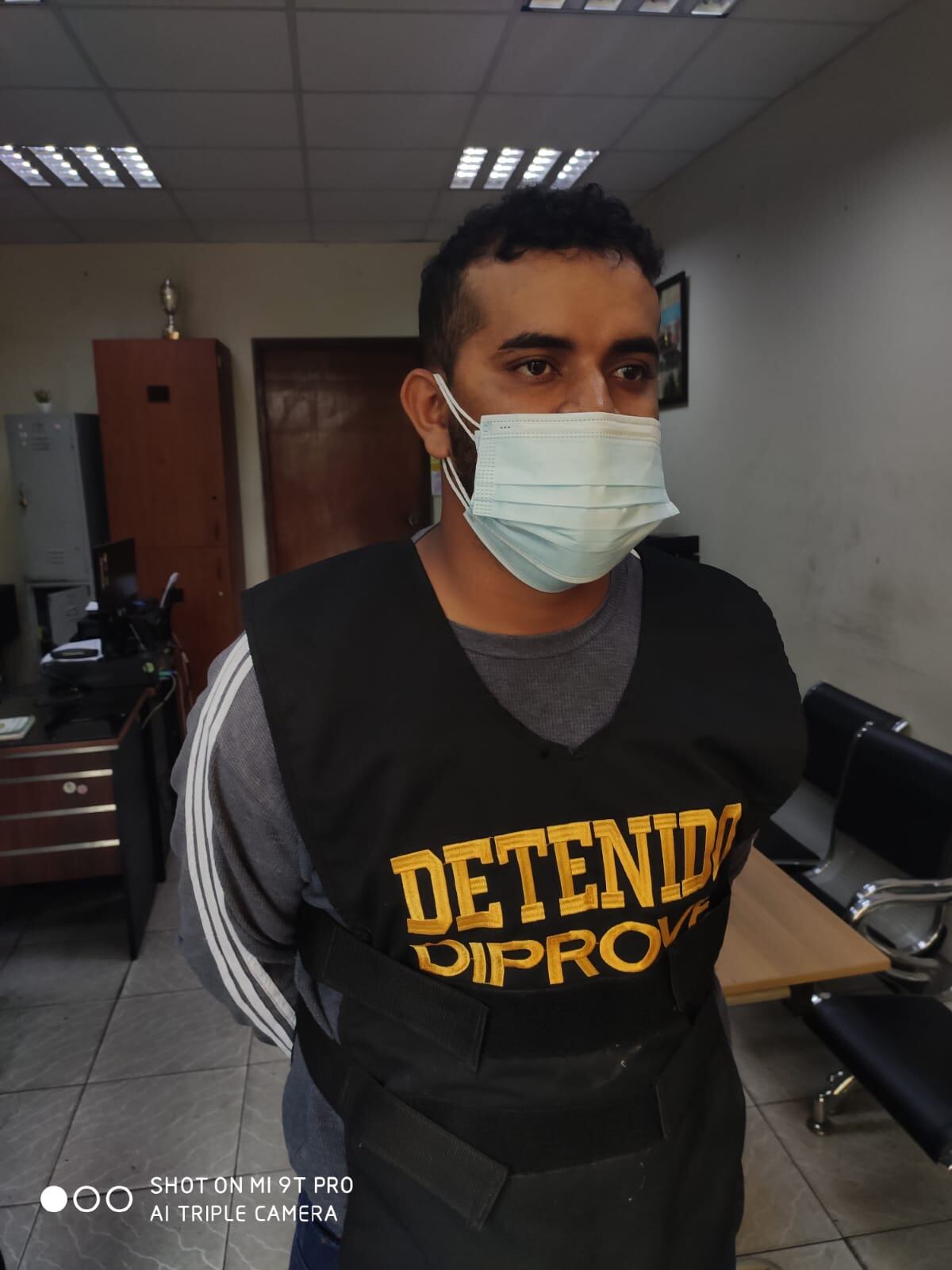 Policías de Diprove intervinieron al venezolano José Amador Robles Gonzales (24), presunto integrante de la banda ‘los chamos de Santa Anita’, por intentar vender un motocarga que fue robada por su compatriota a un joven estibador.