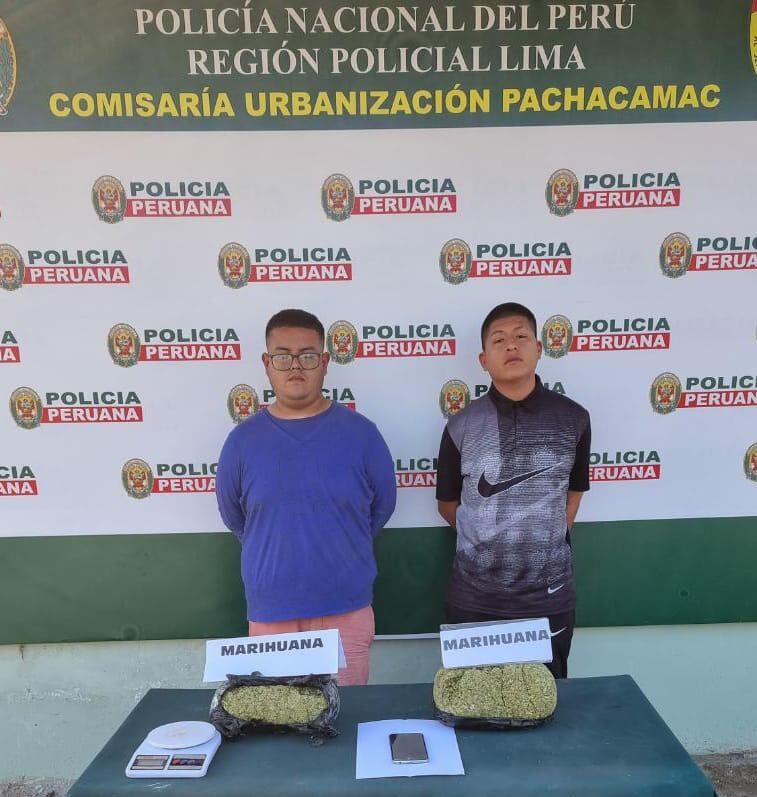 Policías de la comisaría de Urbanización Pachacamac capturaron a dos amigos, que según los vecinos, se dedicarían a la venta de marihuana.