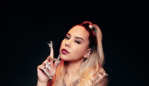 ‘Educo a los hombres para que sepan como tratar a una dama’