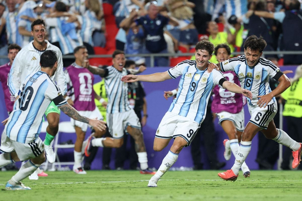 Julián Álvarez celebra su gol y la clasificación a Semifinales del Mundial 2026. (Photo by Thomas COEX / AFP)