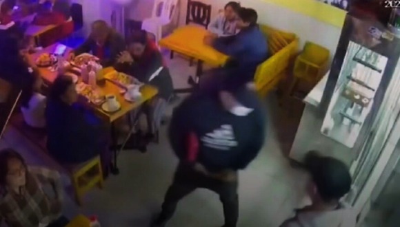 TROME| Asalto a restaurante en Carabayllo. (Ocurre ahora)