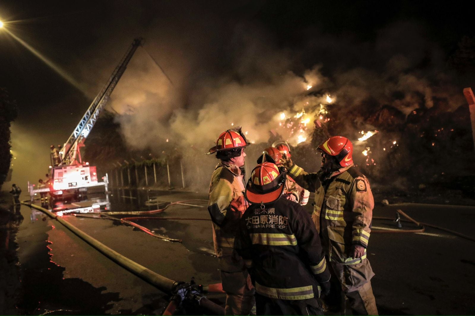 Incendio en la Costa Verde genera pánico. Foto: Joel Alonzo/ @photo.gec