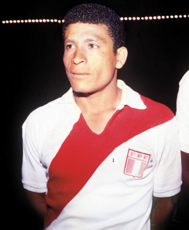 Héctor Eduardo Chumpitaz Gonzales, nació en San Luis de Cañete, provincia de Cañete, departamento de Lima, el 12 de abril de 1941. El granítico debuta profesionalmente en el Club Deportivo Municipal el año 1964 y defiende al equipo de la comuna hasta el año 1965. (GEC Archivo Histórico)