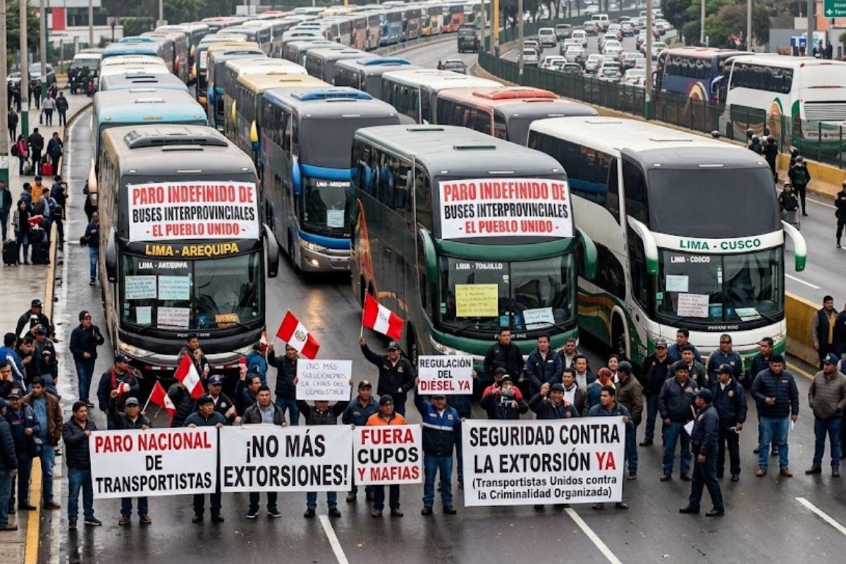 Buses que llevan a pasajeros al sur y norte del país sufren constantes atentandos por cupos. Foto: IA.