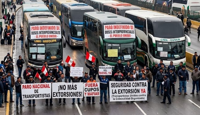 Buses que llevan a pasajeros al sur y norte del país sufren constantes atentandos por cupos. Foto: IA.