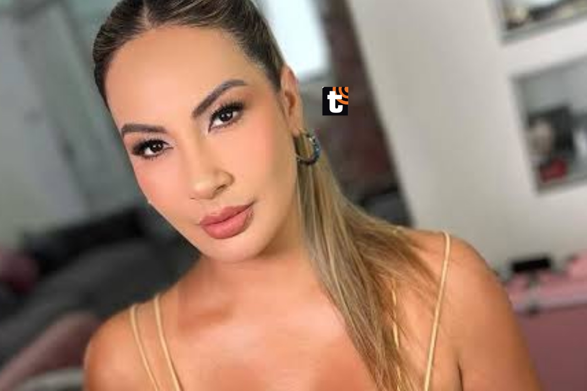Pamela López disfruta de la noche y celebra su soltería con popular tema musical.