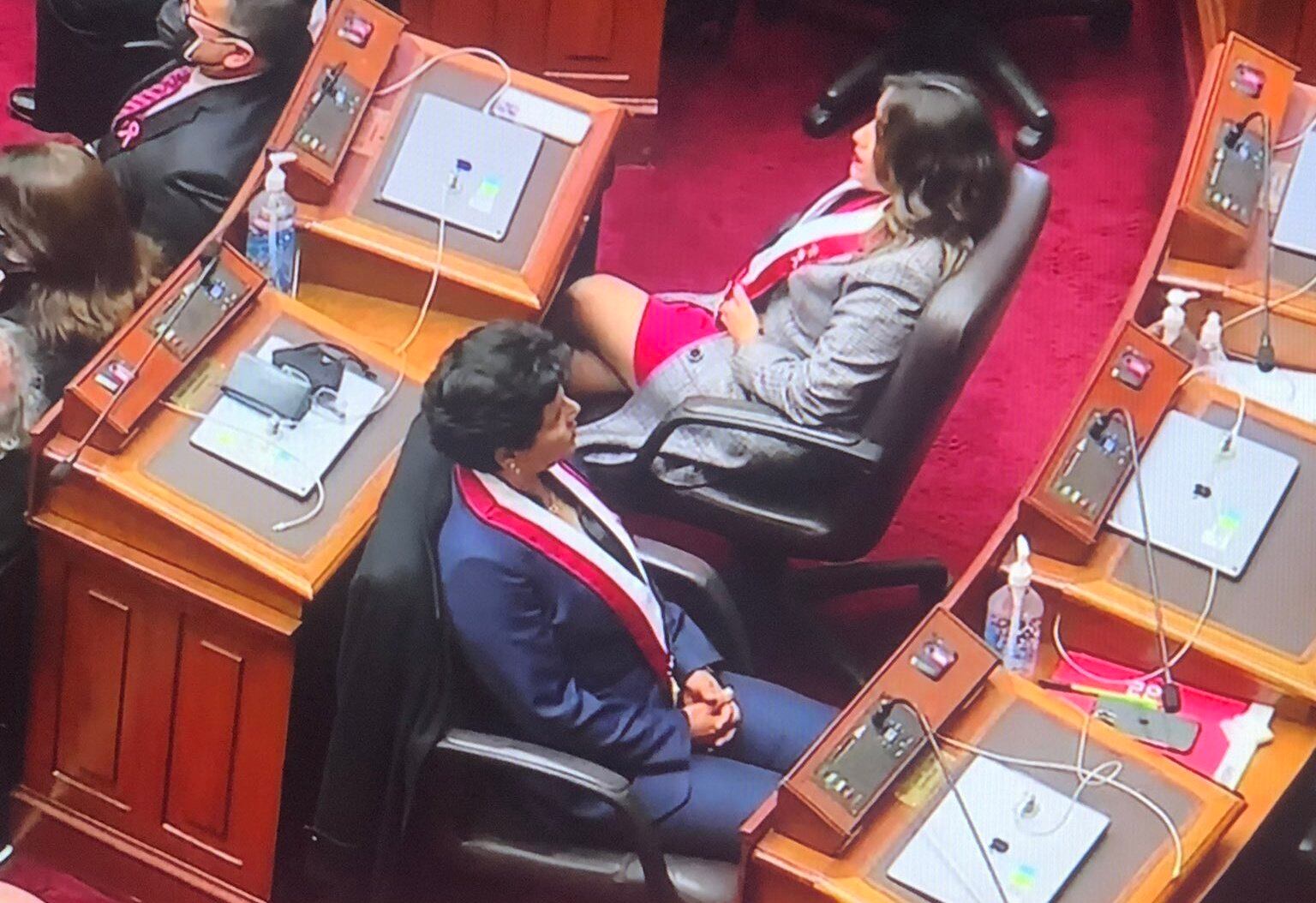 Palabras del presidente del Perú , Pedro Castillo en el Hemiciclo del congreso de la República. Foto: (composición GEC)