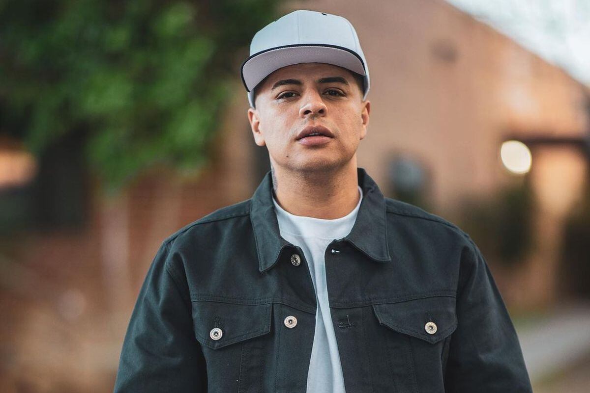 Eduin Caz en una fotografía para las redes sociales de Grupo Firme. (Foto: Grupo Firme/Instagram)