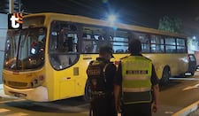 ¡Terror en SJL! Delincuentes atacan con explosivo bus ‘La 50’ que se encontraba con pasajeros