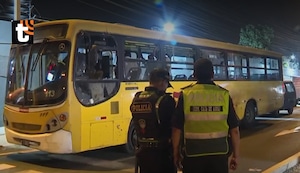 ¡Terror en SJL! Delincuentes atacan con explosivo bus ‘La 50’ que se encontraba con pasajeros