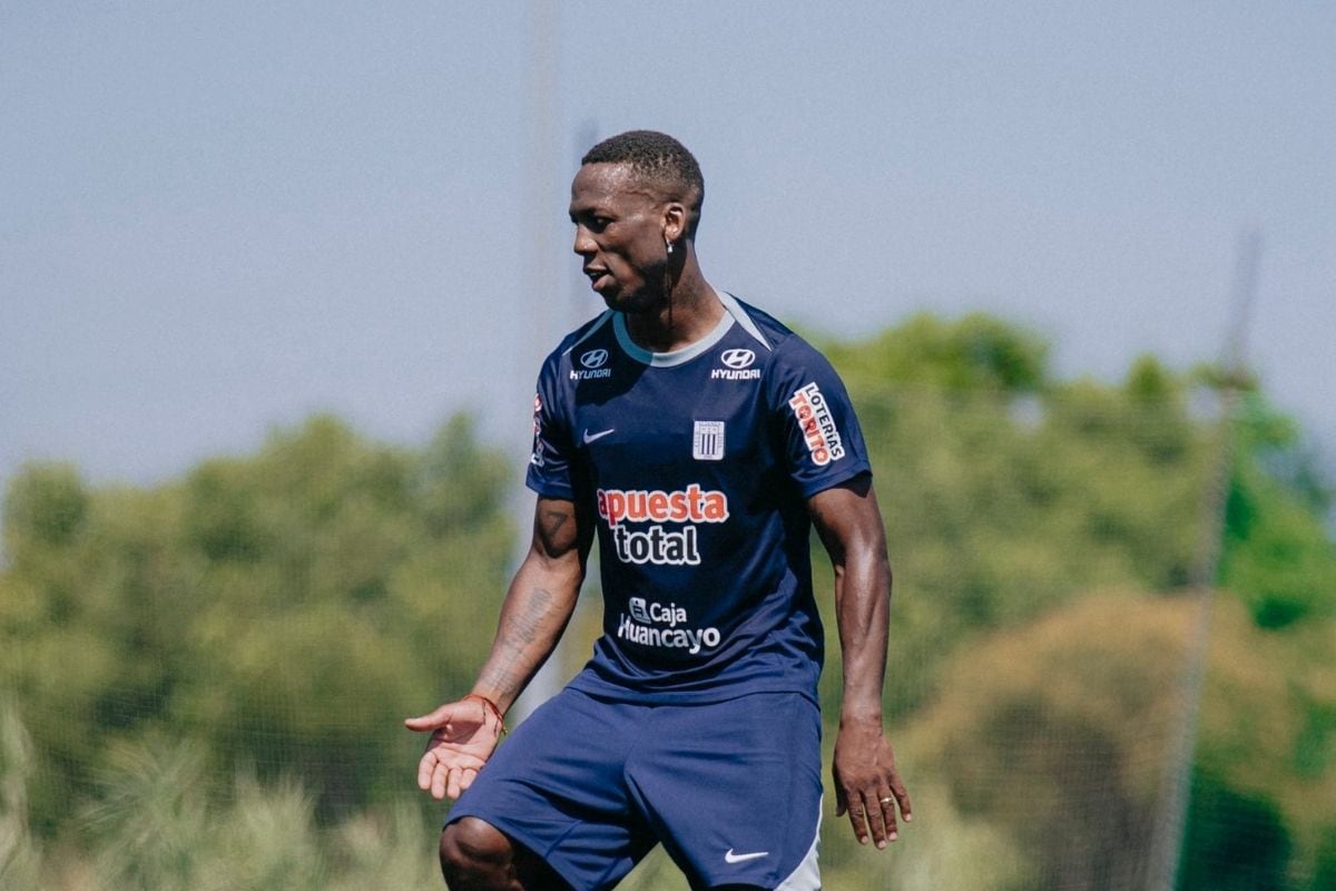 Luis Advíncula es opción para Pablo Guede en Serie Río de la PLata táctios pensando en Unión de Santa Fe (Foto: @AlianzaLIma)
