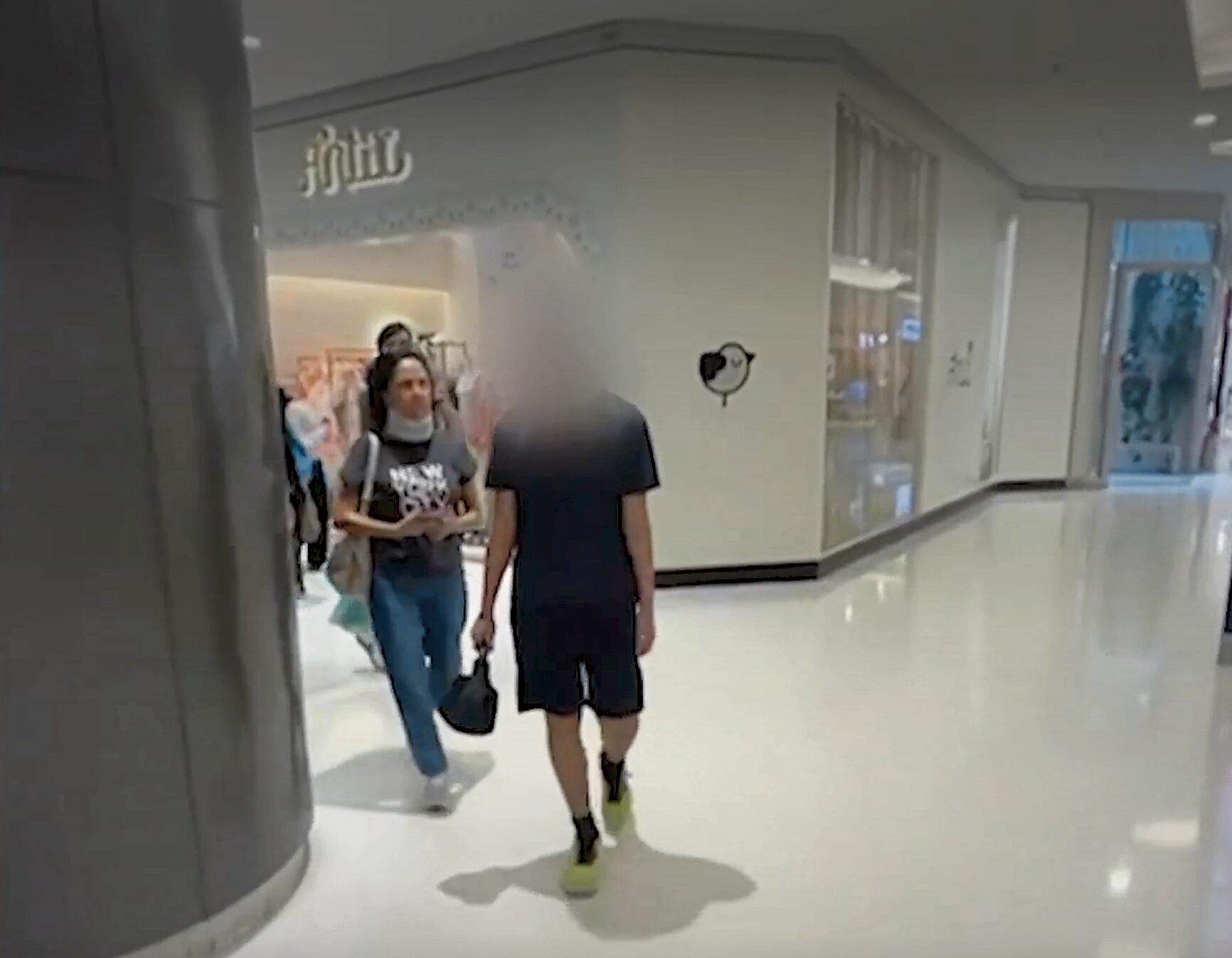 Nadine Heredia, con su hijo en Brasil, goza de la impunidad que le otorgó Lula, un presidente marcado por un régimen con denuncias de corrupción.