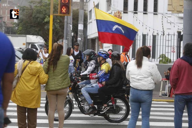 Ciudadanos venezolanos salen a las calles. Esperan la derrota de Nicolás Maduro
en las elecciones. (Foto: Mario Zapata @gec)