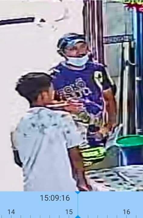 Falso entrenador de fútbol fue grabado por cámaras de vigilancia. | Reproducción de vídeo