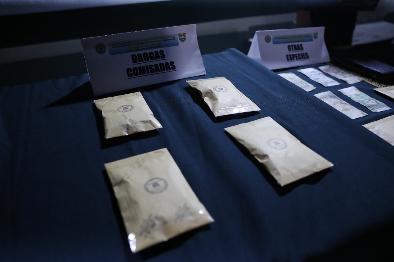 Tres presuntos miembros de la banda ‘Los Pulpines del chantaje online’, fueron intervenidos. (foto: Hugo Pérez/GEC)