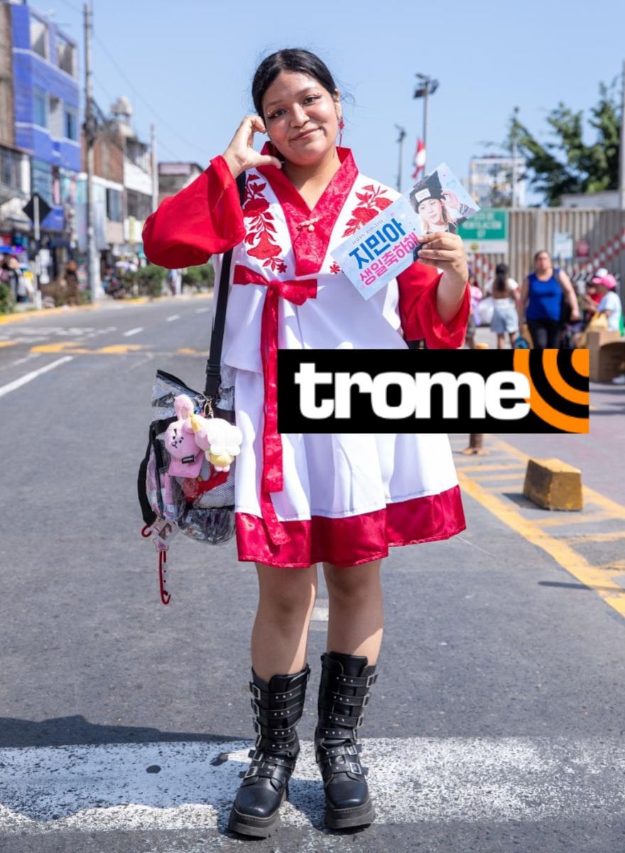 Armys gastan en trajes tradicionales coreanos para concierto. Foto: Fernando Sangama/Trome.
