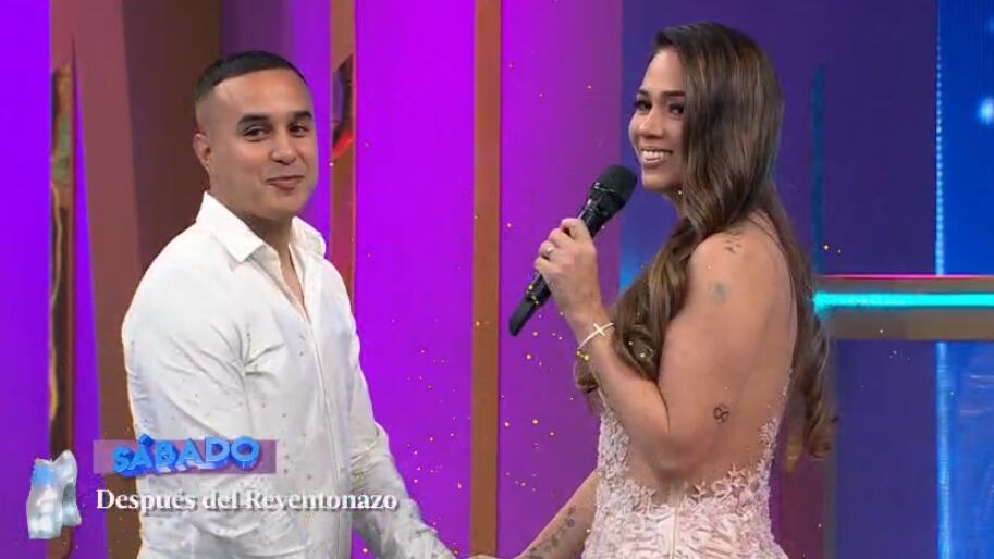 Melissa Klug y Jesús Barco de la mano en 'Esta Noche'.