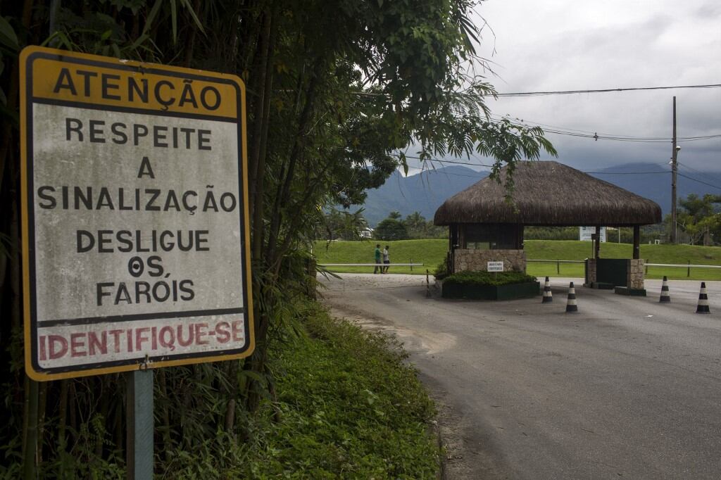 Entrada principal del condominio Porto Bello donde la superestrella brasileña Neymar tiene una villa de lujo, en Mangaratiba, a 130 km de Río de Janeiro. (Foto: AFP)
