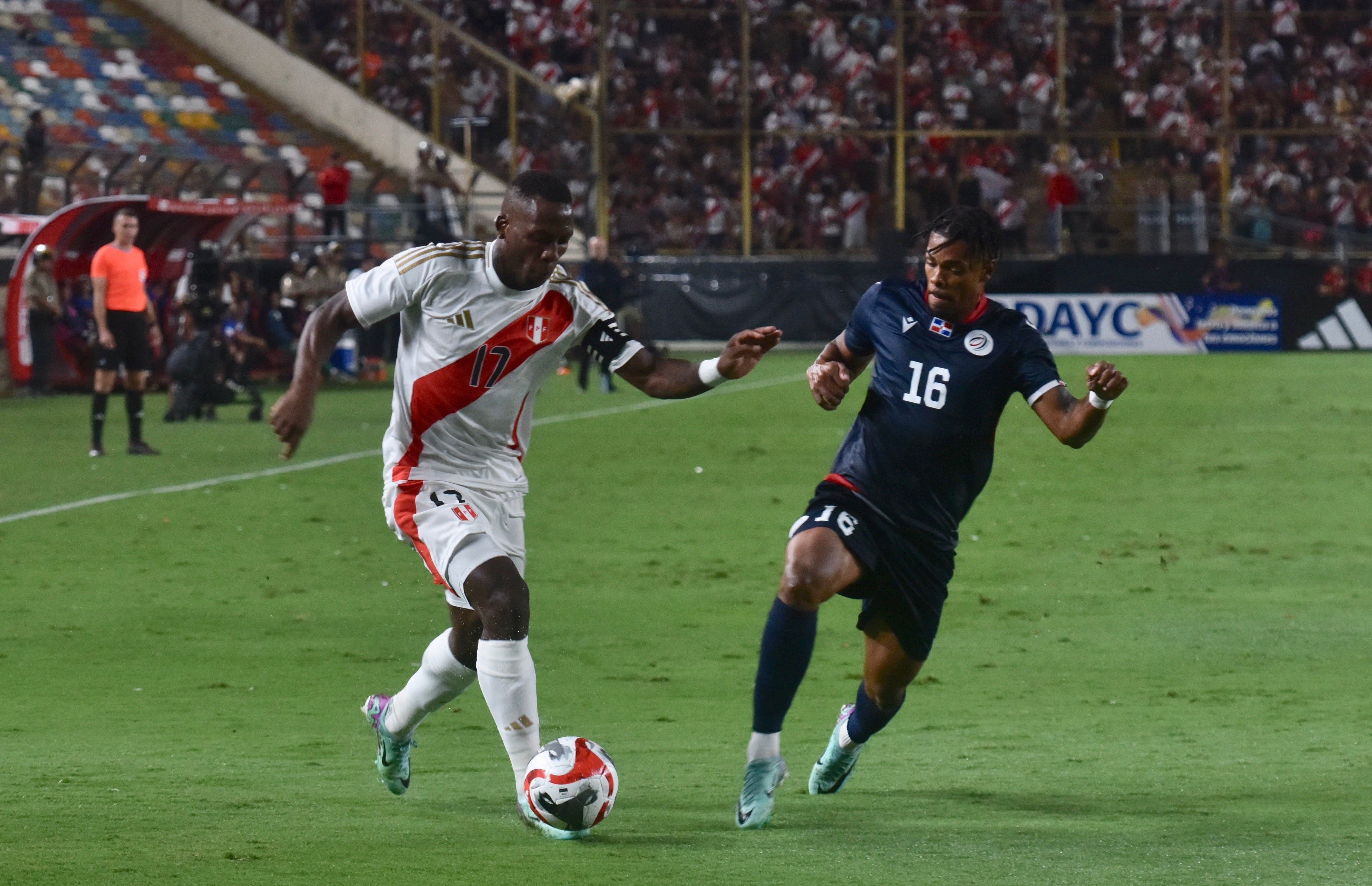 Advíncula volvió a ser titular tras ser suplente de Polo pero no muestra el nivel de antaño (Foto: Javier Zapata, P21).