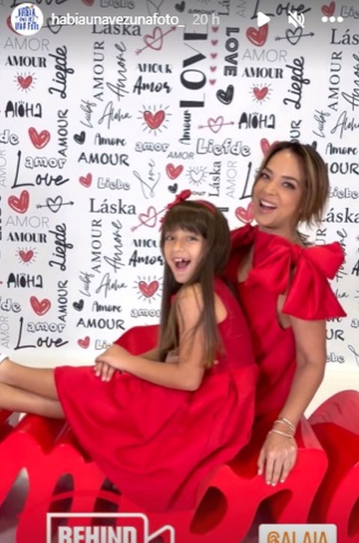 La hija de Adamari López sorprendió con su flequillo (Foto: Alaïa / Había una vez una foto / Instagram)