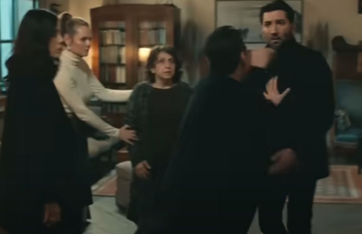 Volkan golpea a Aras en el capítulo 47 de "Infiel" (Foto: Medyapim)