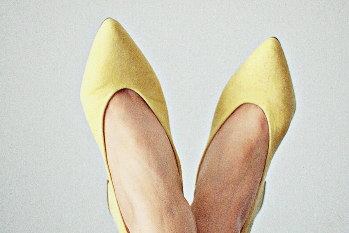 La gamuza es un material que necesita especial cuidado para su limpieza. (Foto: Pexels)