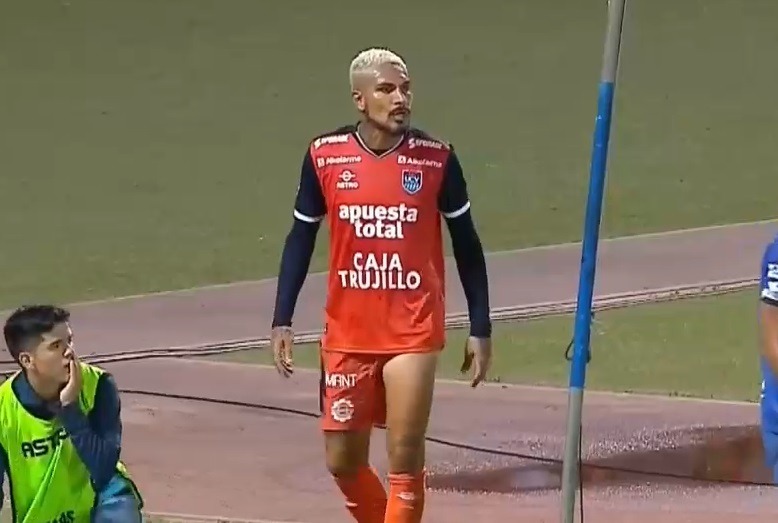 Paolo Guerrero fue sustituído por Cristian Benavente. (Captura L1 MAX)