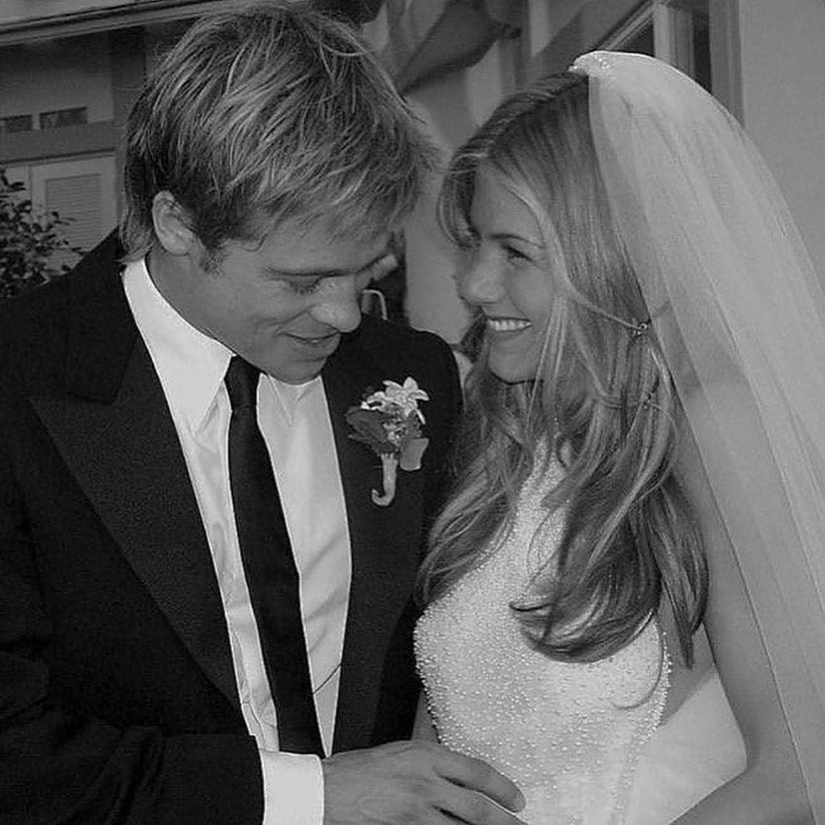 La pareja de actores tuvieron una boda reservada pero lujosa en 2020 (Foto: Revista People)