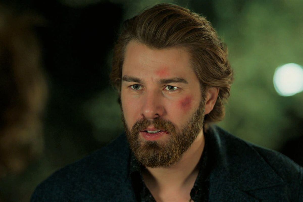 En el próximo capítulo de "Tierra Amarga", Lütfiye presiona a Fikret para que se case con Betül... Pero él no la ama (Foto: Tims & B Productions)