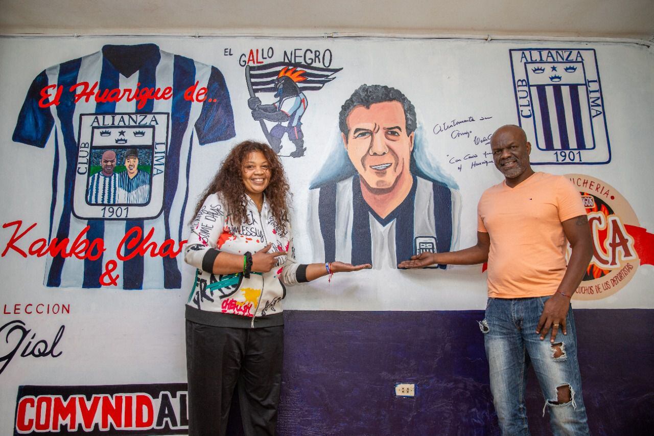 'Kanko' y Doña Charito en el local exclusivo para aliancistas (Foto: Allengino Quintana)