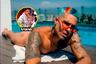 Gino Assereto se sonroja por fogosa foto y Erick Elera lo trolea: “Me llama la atención el arcoiris”