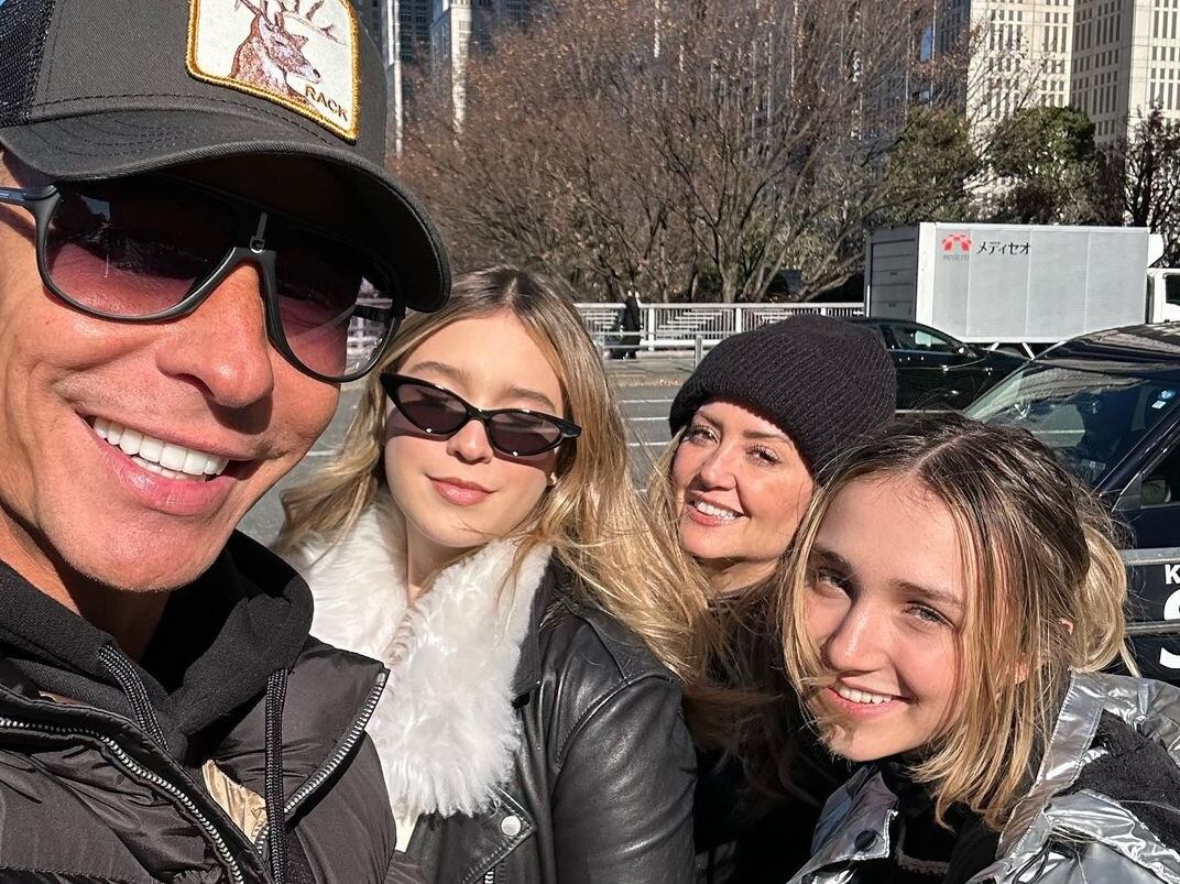 Erik Rubín, Andrea Legarreta y sus dos hijas (Foto: Erik Rubín/ Instagram)