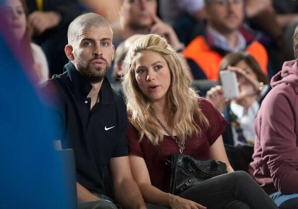 Gerard Piqué acompañando a su entonces novia Shakira en un partido de la EuroLeague BasketBall. (Foto: RODOLFO MOLINA/EUROLEAGUE BASKETBALL VIA GETTY IMAGES)