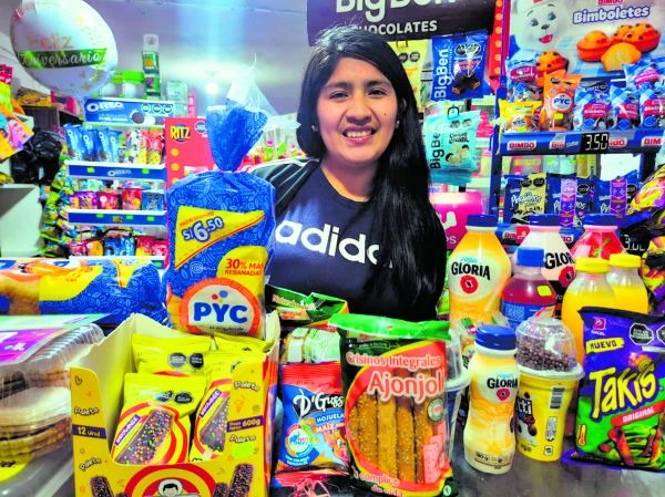 Bodeguera Rosmery Ávalos.