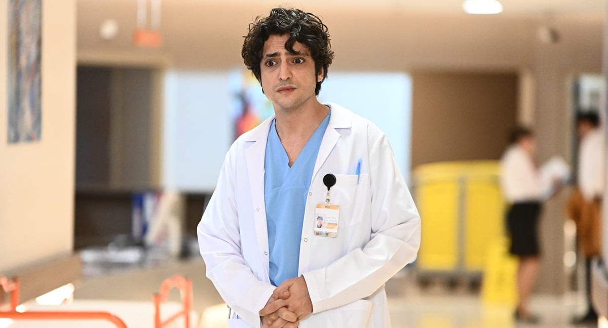 Taner Ölmez en los ambientes del Hospital Berhayat. (Foto: MF Yapım)